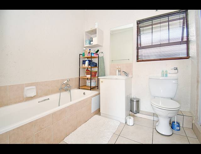 1 BEDROOM APARTMENT TO LET IN PAULSHOF